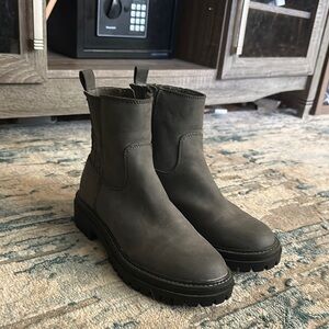 Women’s Gray Leather Boots
